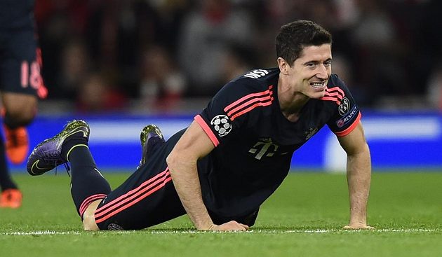 Robert Lewandowski měl už v úvodu zápasu proti Arsenalu velkou šanci, ale selhal v koncovce.