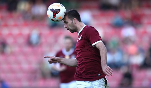 Sparťanský záložník Josef Hušbauer v odvetném semifinálovém duelu Poháru České pošty s Jabloncem.