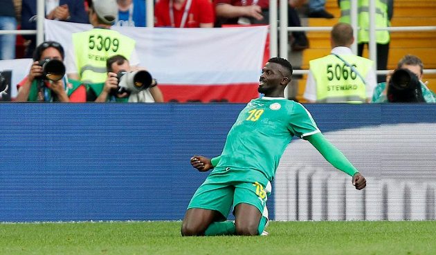 Senegalský fotbalista M'Baye Niang slaví, po chybě polské defenzivy vstřelil pohodlně druhý gól senegalského celku v utkání MS.