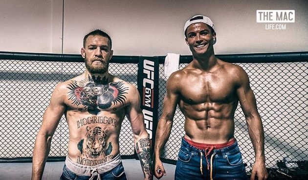 Conor McGregor a Cristiano Ronaldo se potkali i v kleci, ale šlo spíše o pózování.