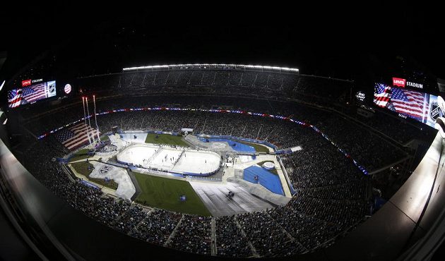 Pohled shora na Levi's Stadium v Santa Claře, kde se konal souboj San Jose s Los Angeles.