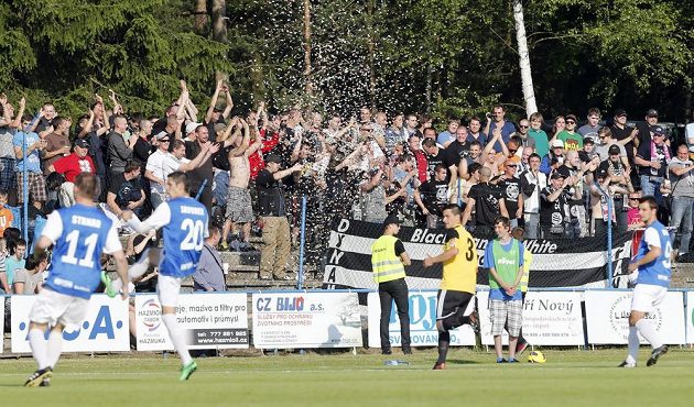 Momentka z fotbalového zápasu 2. fotbalové ligy mezi FC MAS Táborsko a SK Dynamo České Budějovice o postup do 1. fotbalové ligy.
