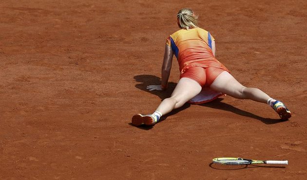 Takto dopadla Světlana Kuzněcovová po jedné z výměn v duelu s Petrou Kvitovou.