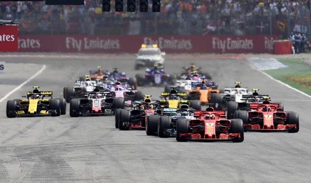 Z prvního místa do Velké ceny Německa formule 1 na okruhu v Hockenheimu vyrazil Sebastian Vettel.