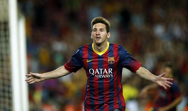 Messi oslavuje svou branku, kterou v osmé minutě započal galapředstavení katalánského týmu.
