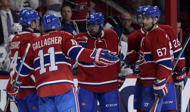 Hokejisté Montrealu Canadiens se radují z gólu v duelu proti Torontu. Zleva Tomáš Plekanec (14), Brendan Gallagher (11), P. K. Subban (76), Max Pacioretty (67) a Jeff Petry (26).