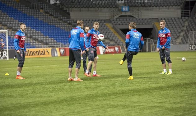 Skupinka složená výhradně z hráčů pražské Sparty a plzeňské Viktorie.