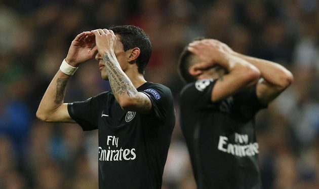 Argentinec Ángel di María i jeho pařížský spoluhráč Thiago Motta (vpravo) litují zahozených šancí na půdě Realu Madrid.