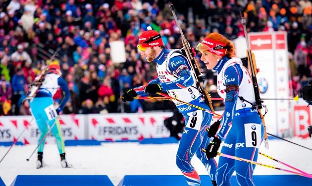 Gabriela Soukalová předala na třetí úsek Michalu Šlesingrovi.