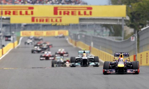 Vettel hned po startu korejské Velké ceny ujel ostatním a nabíral náskok na čele závodu.