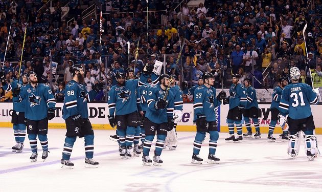 Sen o Stanley Cupu je pryč. Zklamaní hráčí San Jose se loučí po šestém finálovém duelu s fanoušky.