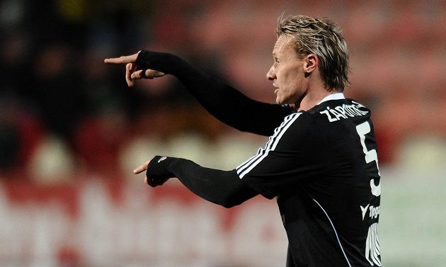Obránce Příbrami Tomáš Zápotočný nebude asi na zápas se Spartou vzpomínat v dobrém.