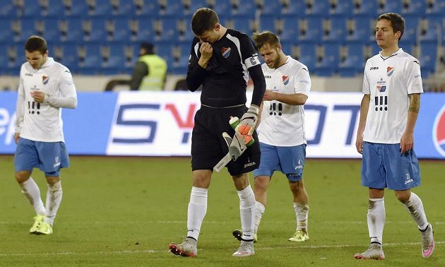 Zklamaní hráči Baníku zleva Karol Mondek, Jiří Pavlenka, Václav Ježdík a Daniel Holzer.