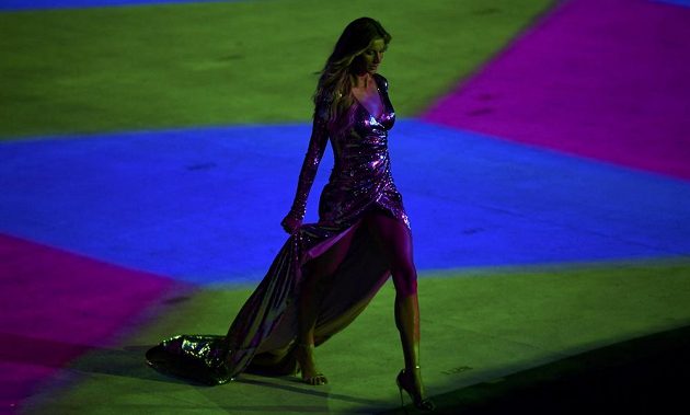 Brazilská topmodelka Gisele Bündchenová během slavnostního zahájení olympijských her v Riu.