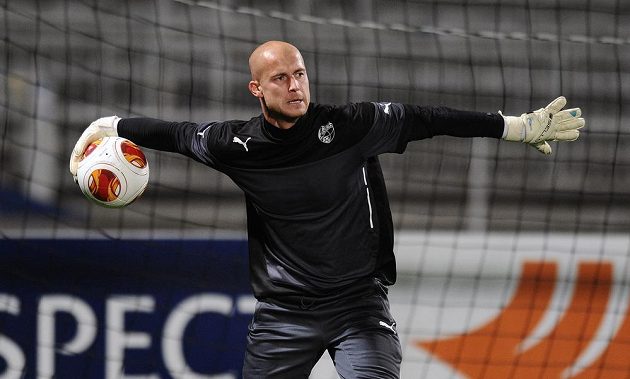 Brankář Viktorie Plzeň Petr Bolek na středečním předzápasovém tréninku na stadiónu Stade de Garland před úvodním zápasem osmifinále Evropské ligy s Lyonem.