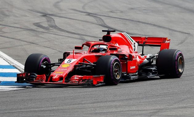 Sebastian Vettel odstartoval do Velké ceny Německa formule 1 na okruhu v Hockenheimu z prvního místa.