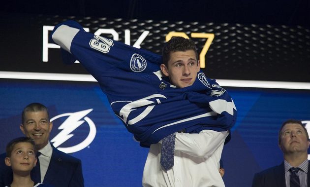 Nolan Foote míří za svým bratrem Callanem do Tampy, která jej brala ze 27. pozice.