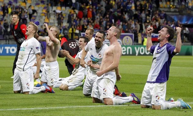 Euforie. Plzeňští fotbalisté si po dvou letech opět zahrají v elitní Lize mistrů.