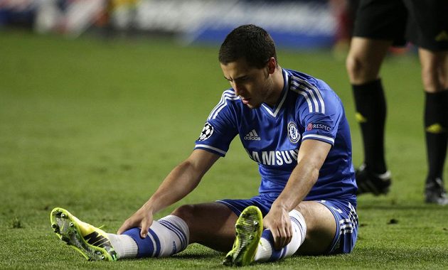 Zklamaný záložník Chelsea Eden Hazard, z postupu do finále se radovalo Atlético.
