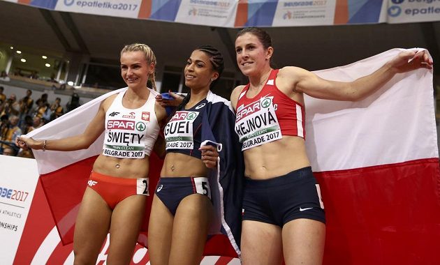 Tři nejlepší čtvrtkařky HME v Bělehradě - (zleva) bronzová Polka Justyna Swietá, vítězka Floria Gueiová z Francie a stříbrná Zuzana Hejnová.