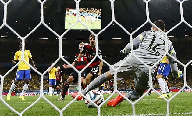 Šestý gól německého celku takhle vstřelil střídající Andre Schürrle (č. 9).