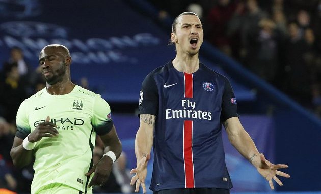 Zklamaný útočník PSG Zlatan Ibrahimovic po neproměněné penaltě proti Manchesteru City.