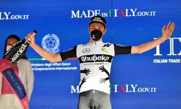 V náročné 11. etapě cyklistického Gira d'Italia slavil poprvé v kariéře Švýcar Mauro Schmid.