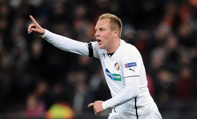 Plzeňský záložník Daniel Kolář oslavuje první gól během odvetného zápasu druhého kola Evropské ligy proti Šachtaru Doněck.