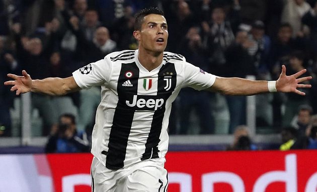 Hvězdný Cristiano Ronaldo dal gól a jeho Juventus vedl v Champions League nad Manchesterem United.