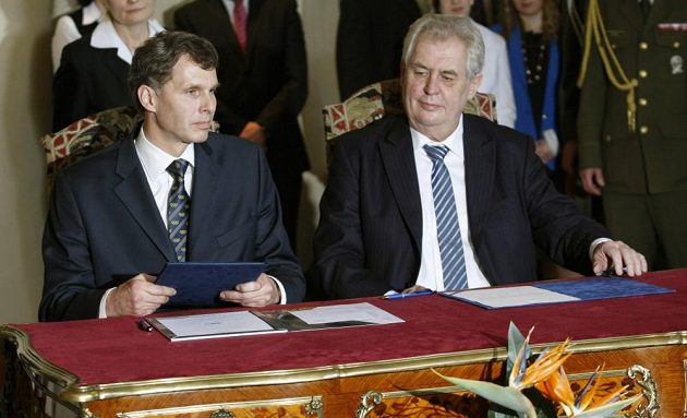Předseda Českého olympijského výboru Jiří Kejval (vlevo) a prezident Miloš Zeman.