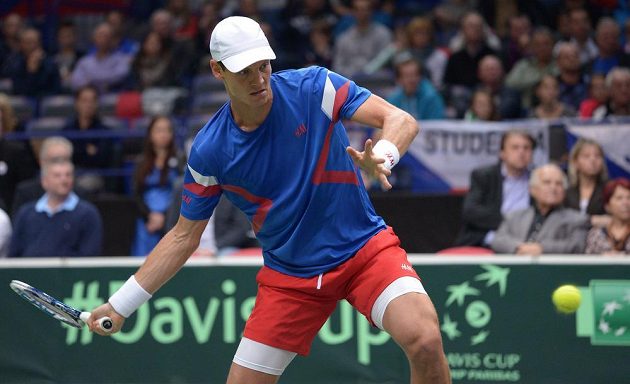 Tenista Tomáš Berdych během utkání 1. kola Davis Cupu s nizozemským Igorem Sijslingem.