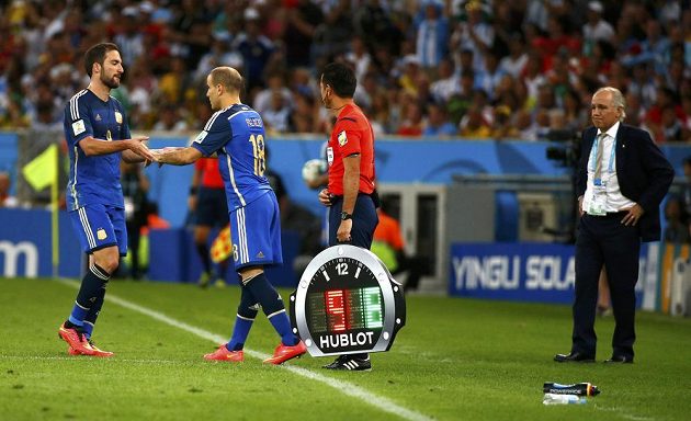 Rodrigo Palacio (18) ve druhé půli v argentinském týmu nahradil Gonzala Higuaína.