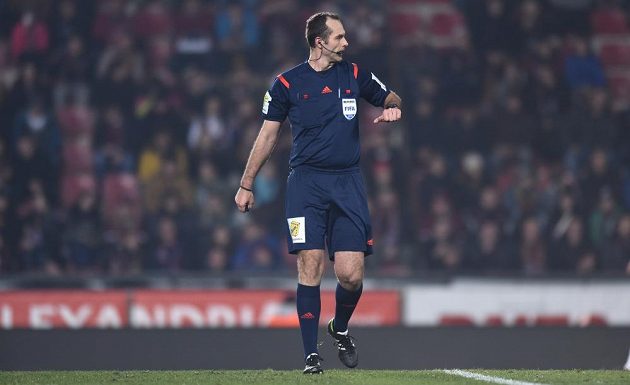 Rozhodčí Libor Kovařík se v zápase Sparta - Teplice dopustil několika závažných chyb.