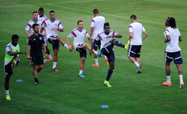 Fotbalisté francouzského týmu Olympique Lyon si zatrénovali na stadiónu Mladé Boleslavi před úvodním zápasem 3. předkola Evropské ligy.