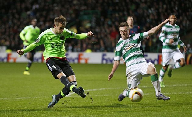 Nápřah a gól! Václav Černý z Ajaxu dává svůj první gól v Evropské lize a hned ve slavném Celtic Parku.