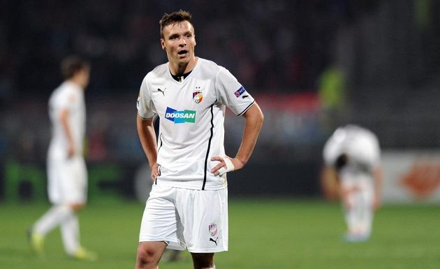 Zklamaný plzeňský útočník Stanislav Tecl po neproměněné šanci v duelu s Lyonem.