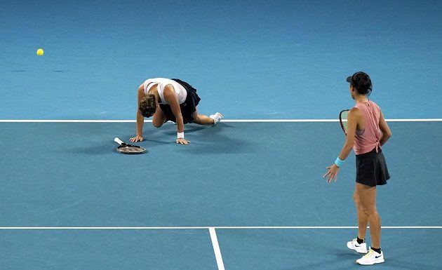 Tenistku Barbora Strýcová s tchajwanskou partnerkou Sie Šu-wej v utkání o premiérový deblový titul na Australian Open.