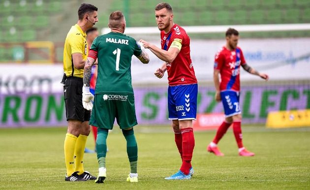 Český stoper Tomáš Petrášek je dál oporou Rakowa v polské nejvyšší soutěži.