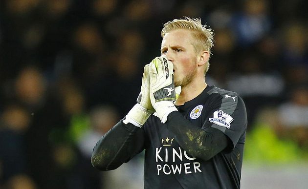 Brankář Leicesteru City Kasper Schmeichel během utkání proti Manchesteru City.