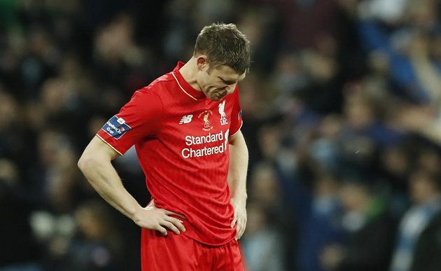 Liverpoolský James Milner neskrýval zklamání po prohře ve finále Ligového poháru s Manchesterem City.