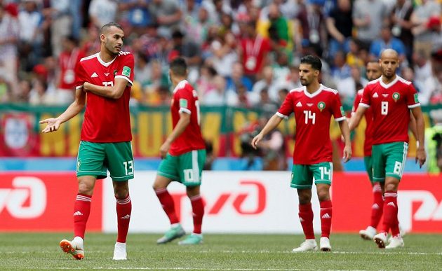 Rozčarovaní fotbalisté Maroka. V utkání MS se chystali na Cristiana Ronalda, hvězda Portugalska jim ale stejně dala brzy gól.
