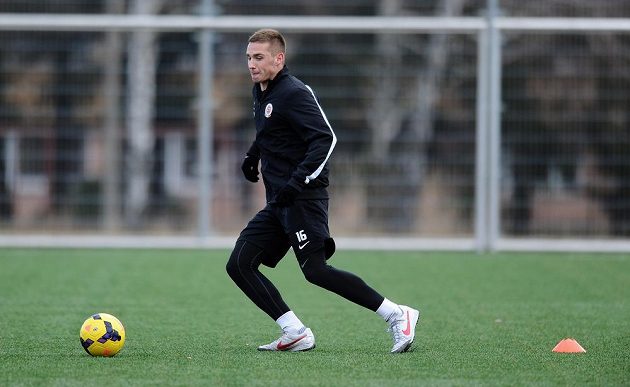 Obránce Sparty Praha Pavel Kadeřábek během dopoledního tréninku v rámci kondičního soustředění v Třeboni.