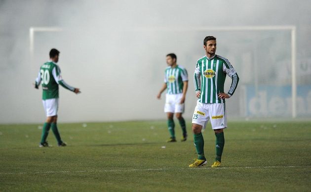 Adam Klavík z Bohemians 1905 během přerušení utkání 16. kola Gambrinus ligy mezi Bohemians 1905 a FC Zbrojovka Brno.