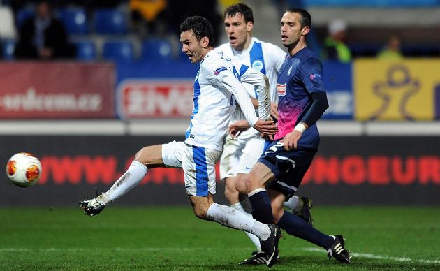 Liberecký záložník Sergej Rybalka snižuje na 1:2 v utkání Evropské ligy proti Freiburgu.