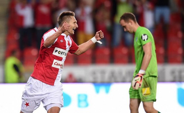 Útočník Slavie Praha Milan Škoda oslavuje svůj druhý gól během utkání s Libercem.