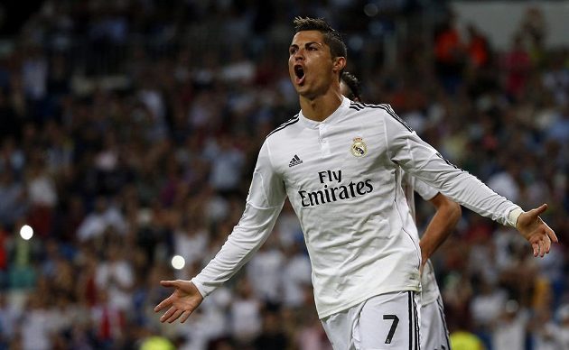 Cristiano Ronaldo z Realu Madrid slaví gól proti Elche v 5. kola španělské La Ligy.