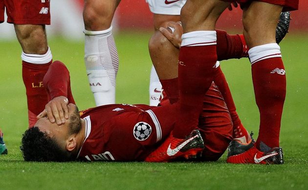 Alex Oxlade-Chamberlain z Liverpoolu musel semifinálovou partii Ligy mistrů kvůli zranění záhy opustit.