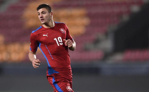 Český obránce Patrizio Stronati během přátelského utkání jednadvacítky s Anglií.