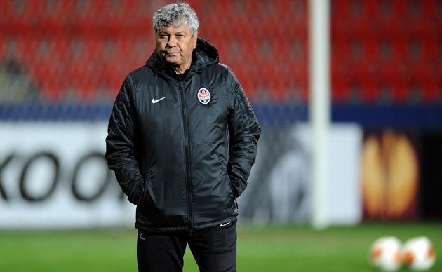 Zkušený trenér Šachtaru Doněck Mircea Lucescu během tréninku před utkáním s Plzní.
