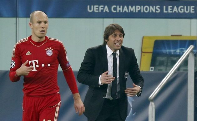Na Bayern jsme neměli, přiznal trenér Juventusu Antonio Conte. Vlevo Arjen Roben.